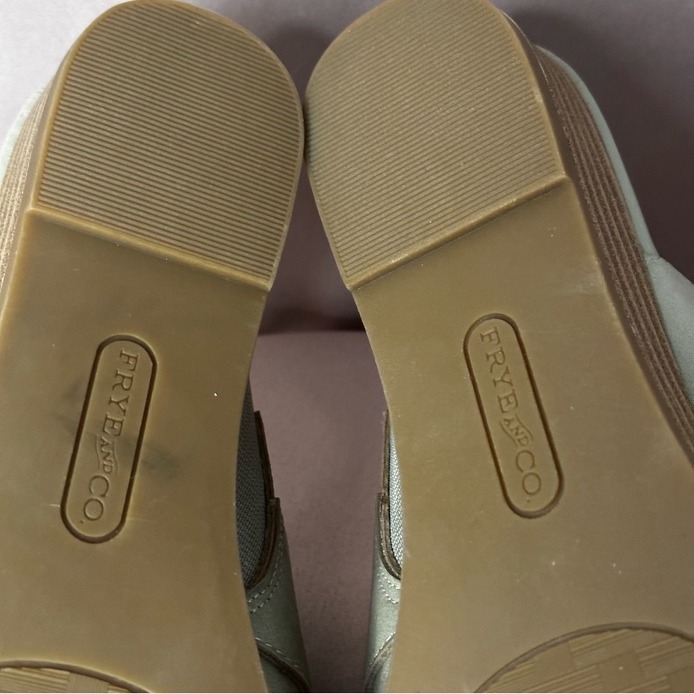 COPY - Frye And Co Womens Quincey Thong Sandals Taupe Gray Faux Leather Wedge 8… - Picture 15 of 16